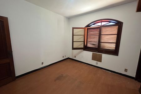 Casa à venda com 310m², 7 quartos e 5 vagasQuarto 4
