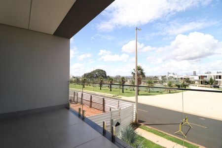 Casa de condomínio para alugar com 312m², 3 quartos e 4 vagasSacada