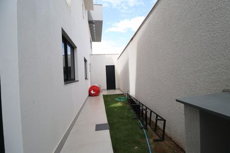 Casa de condomínio para alugar com 312m², 3 quartos e 4 vagasCorredor