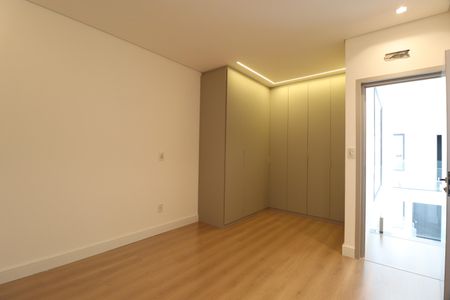Casa de condomínio para alugar com 312m², 3 quartos e 4 vagasQuarto 1 - Suíte