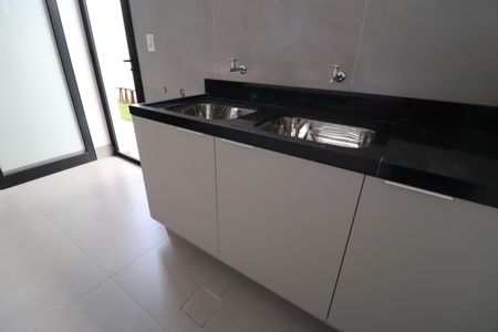 Casa de condomínio para alugar com 312m², 3 quartos e 4 vagasÁrea de Serviço