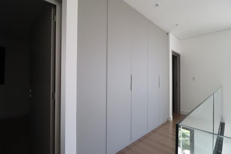 Casa de condomínio para alugar com 312m², 3 quartos e 4 vagasHall dos Quartos - Armário