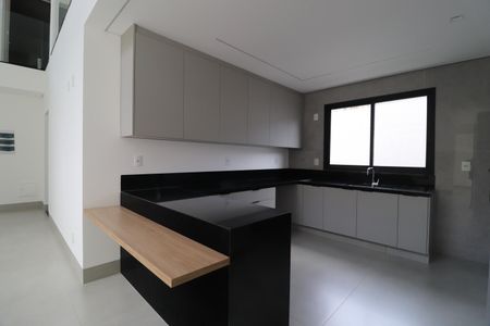 Casa de condomínio para alugar com 312m², 3 quartos e 4 vagasCozinha