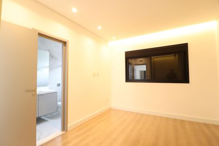 Casa de condomínio para alugar com 312m², 3 quartos e 4 vagasQuarto 1 - Suíte