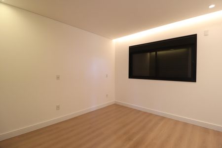 Casa de condomínio para alugar com 312m², 3 quartos e 4 vagasQuarto 2 - Suíte