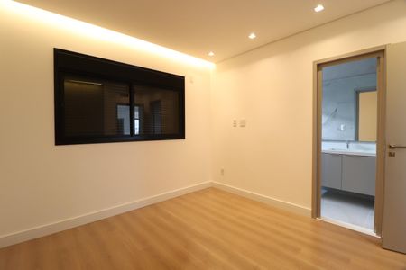Casa de condomínio para alugar com 312m², 3 quartos e 4 vagasQuarto 2 - Suíte
