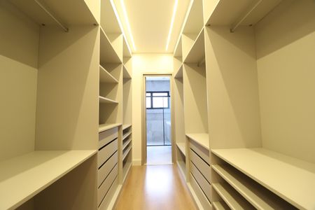 Casa de condomínio para alugar com 312m², 3 quartos e 4 vagasQuarto 3 - Suíte - Closet