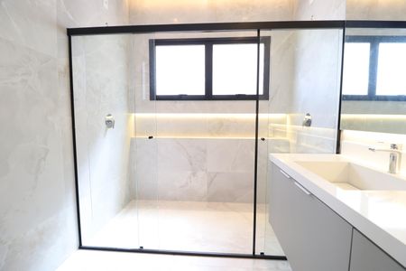 Casa de condomínio para alugar com 312m², 3 quartos e 4 vagasBanheiro do Quarto 3