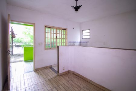 Sala de casa para alugar com 2 quartos, 110m² em Amendoeira, São Gonçalo