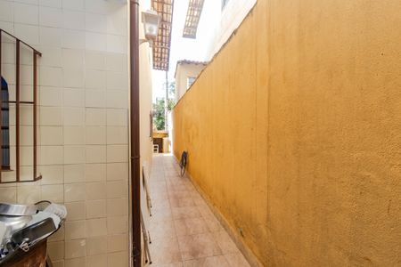 Casa à venda com 286m², 3 quartos e 3 vagas Casa à venda com 286m², 3 quartos e 3 vagasCorredor Lateral