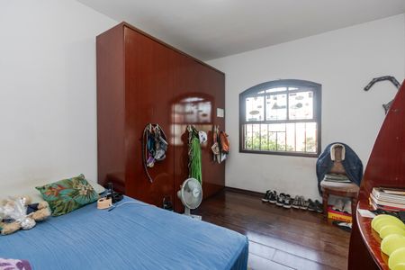 Casa à venda com 286m², 3 quartos e 3 vagas Casa à venda com 286m², 3 quartos e 3 vagasQuarto 2