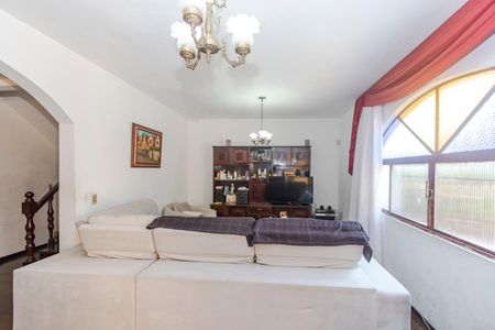 Casa à venda com 286m², 3 quartos e 3 vagas Casa à venda com 286m², 3 quartos e 3 vagasSala