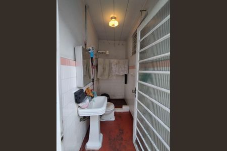 Casa para alugar com 300m², 3 quartos e 6 vagasBanheiro de serviço