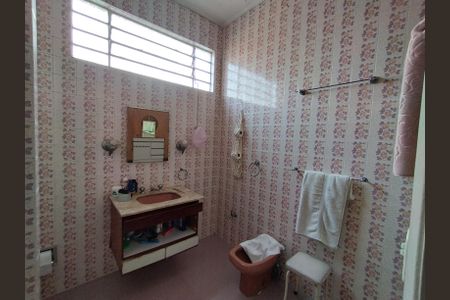 Casa para alugar com 300m², 3 quartos e 6 vagasBanheiro - torneira