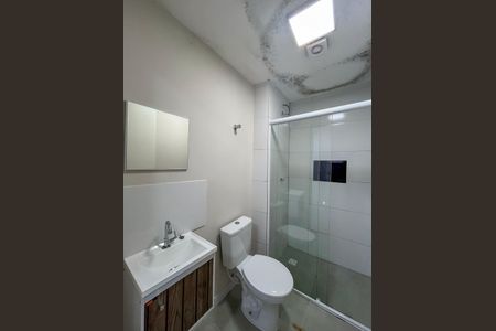 Banheiro de kitnet/studio para alugar com 1 quarto, 33m² em Cursino, São Paulo
