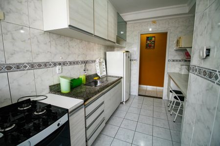 Cozinha de apartamento para alugar com 2 quartos, 80m² em Vila Tupi, Praia Grande