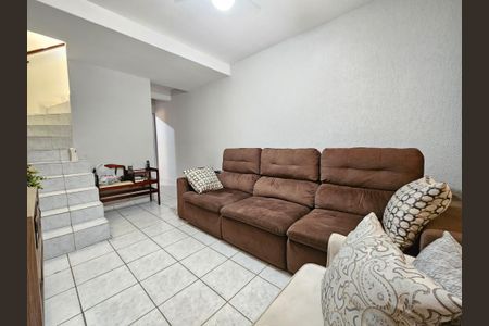 Casa à venda com 200m², 3 quartos e 2 vagasSala