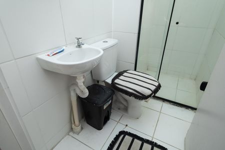 Banheiro de apartamento para alugar com 2 quartos, 48m² em Santíssimo, Rio de Janeiro