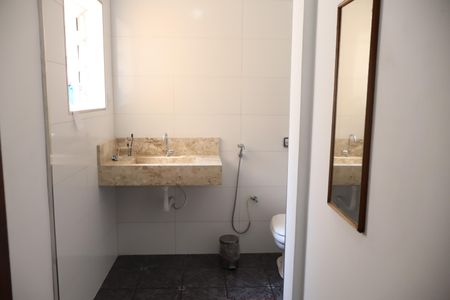 Casa à venda com 210m², 2 quartos e 3 vagasBanheiro Suíte