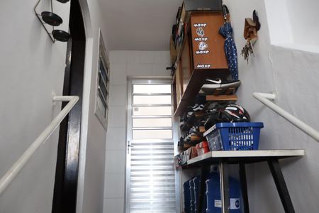 Casa à venda com 210m², 2 quartos e 3 vagasEscada acesso hall