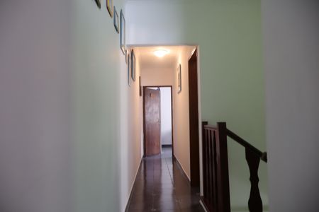 Casa à venda com 210m², 2 quartos e 3 vagasCorredor piso superior