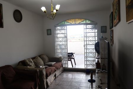 Casa à venda com 210m², 2 quartos e 3 vagasSala