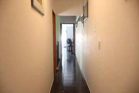 Casa à venda com 210m², 2 quartos e 3 vagasCorredor piso superior