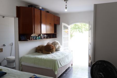 Casa à venda com 210m², 2 quartos e 3 vagasSuíte