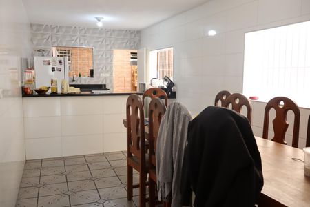 Casa à venda com 210m², 2 quartos e 3 vagasSala de jantar e copa
