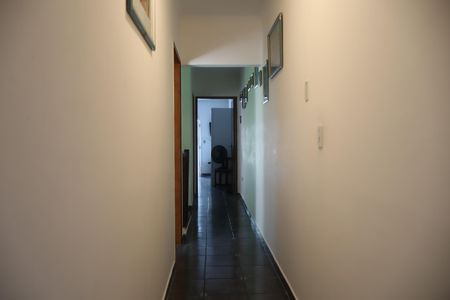 Casa à venda com 210m², 2 quartos e 3 vagasCorredor piso superior