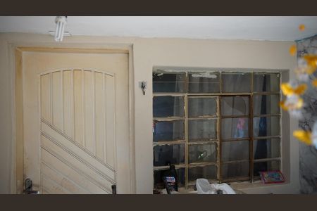 Casa à venda com 125m², 2 quartos e 2 vagas 3°Casas nos fundos