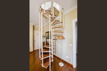 Escada de apartamento para alugar com 3 quartos, 200m² em Vila Santa Teresa, Santo André