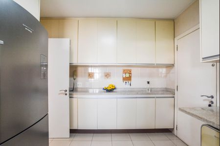 Apartamento para alugar com 200m², 3 quartos e 2 vagas Apartamento para alugar com 200m², 3 quartos e 2 vagasCozinha