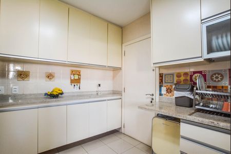 Apartamento para alugar com 200m², 3 quartos e 2 vagas Apartamento para alugar com 200m², 3 quartos e 2 vagasCozinha