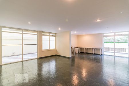 Apartamento para alugar com 200m², 3 quartos e 2 vagas Apartamento para alugar com 200m², 3 quartos e 2 vagasÁrea comum - Salão de festas