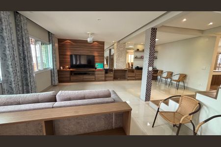 Casa à venda com 4 quartos, 300m² em Jardim Monte Azul, São Paulo