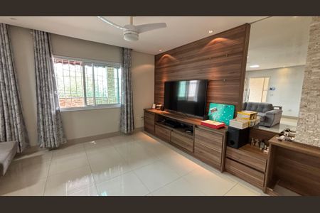 Casa à venda com 4 quartos, 300m² em Jardim Monte Azul, São Paulo