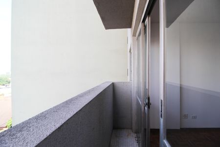 Apartamento à venda com 74m², 2 quartos e 1 vaga Apartamento à venda com 74m², 2 quartos e 1 vagaVaranda