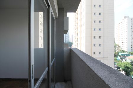 Apartamento à venda com 74m², 2 quartos e 1 vaga Apartamento à venda com 74m², 2 quartos e 1 vagaVaranda