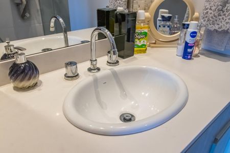 Apartamento à venda com 180m², 2 quartos e 2 vagas Apartamento à venda com 180m², 2 quartos e 2 vagasBanheiro da Suíte