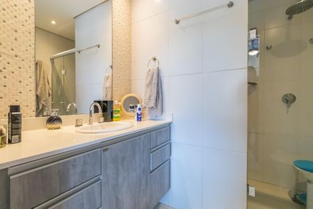 Apartamento à venda com 180m², 2 quartos e 2 vagas Apartamento à venda com 180m², 2 quartos e 2 vagasBanheiro da Suíte