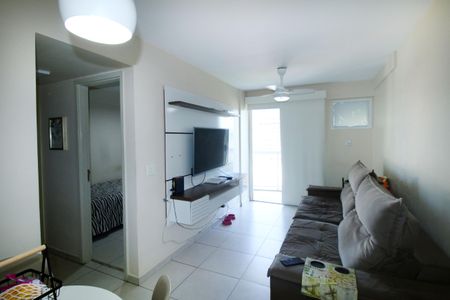 Sala de apartamento à venda com 2 quartos, 60m² em Olaria, Rio de Janeiro