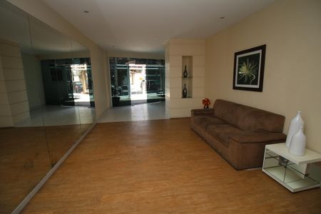 Apartamento à venda com 60m², 2 quartos e 1 vagaÁrea comum - Hall de Entrada