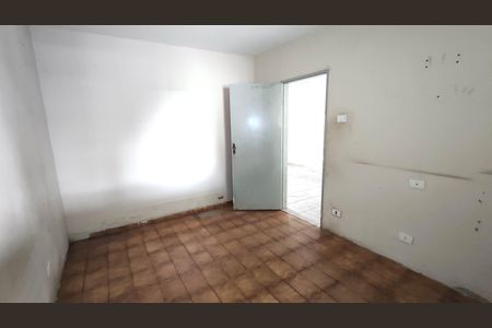 Casa 1 - Quarto 1 de casa à venda com 4 quartos, 375m² em Vila Carmosina, São Paulo