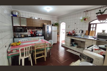 Casa à venda com 375m², 4 quartos e 2 vagas Casa à venda com 375m², 4 quartos e 2 vagasCasa 2 - Cozinha