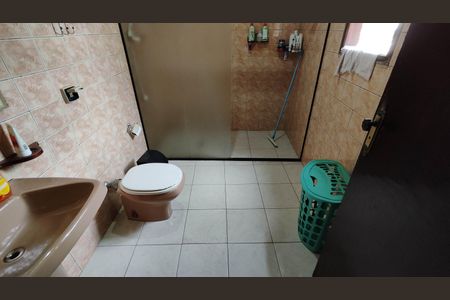 Casa à venda com 375m², 4 quartos e 2 vagas Casa à venda com 375m², 4 quartos e 2 vagasCasa 2 - Banheiro da Suíte