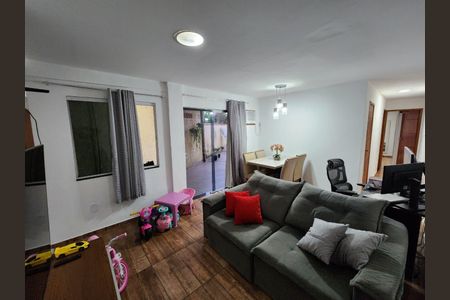 Sala de casa para alugar com 2 quartos, 200m² em Inhoaiba, Rio de Janeiro