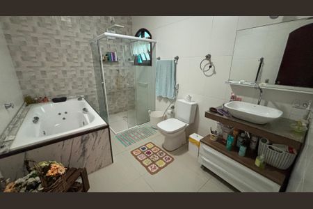 Casa à venda com 393m², 3 quartos e 2 vagasBanheiro da Suíte