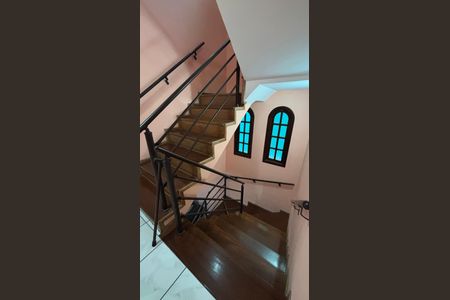 Casa à venda com 393m², 3 quartos e 2 vagasEscada