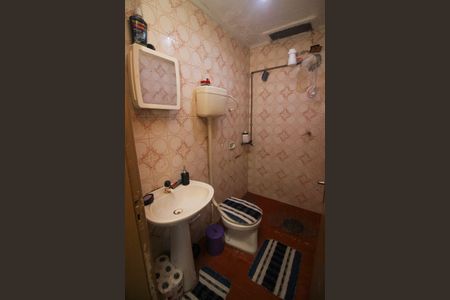 Banheiro de kitnet/studio à venda com 1 quarto, 27m² em Vila Joao Pessoa, Porto Alegre